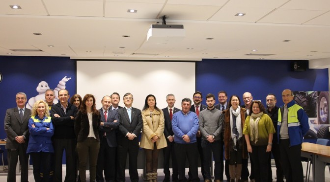 Miembros del equipo rectoral y del Consejo Social de la UVa visitan la factoría de Michelin en Valladolid